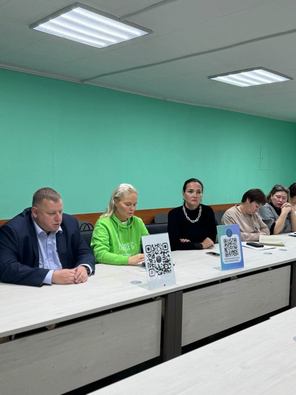 На этой неделе сотрудники Мурманского Регионального Инновационного Бизнес-Инкубатора в рамках инициативы «МСП-десант» посетили ЗАТО Заозерск. Совместно с уполномоченным по защите прав предпринимателей Мартой Говор и инвеступолномоченным Арсением Филипповым была проведена встреча с местными бизнесменами.